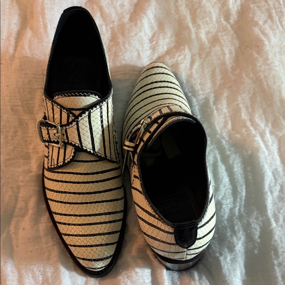The Office of Angela ScottBlack and White Striped Mid-Heeled pumps. - Picture 7 of 9